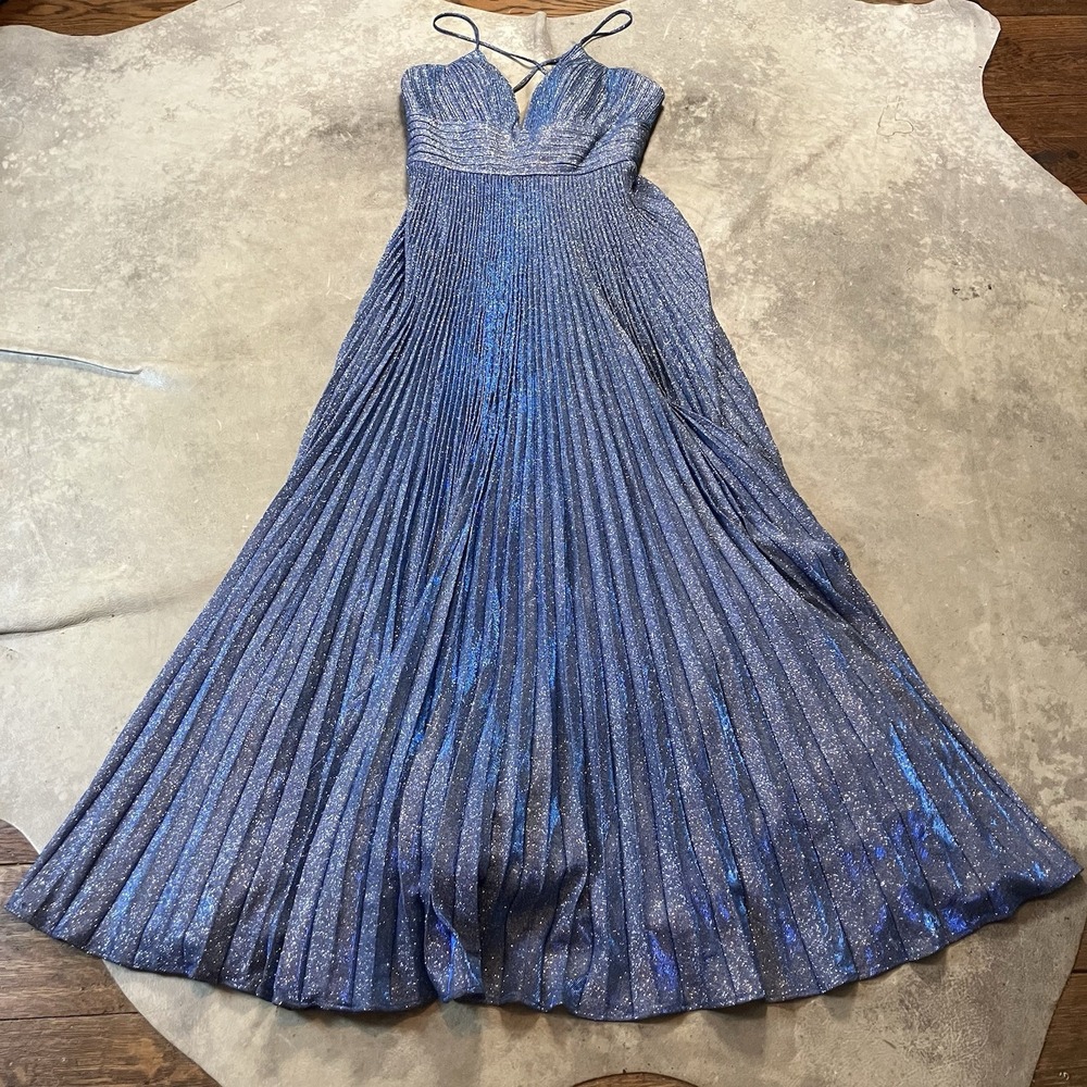 Mac Duggal 30725 Blue Silver Shimmer Pleated V Neck Gown Womens Size 8 NWT